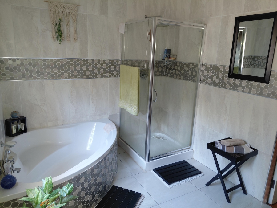 4 Bedroom Property for Sale in Van Riebeeck Hoogte Eastern Cape